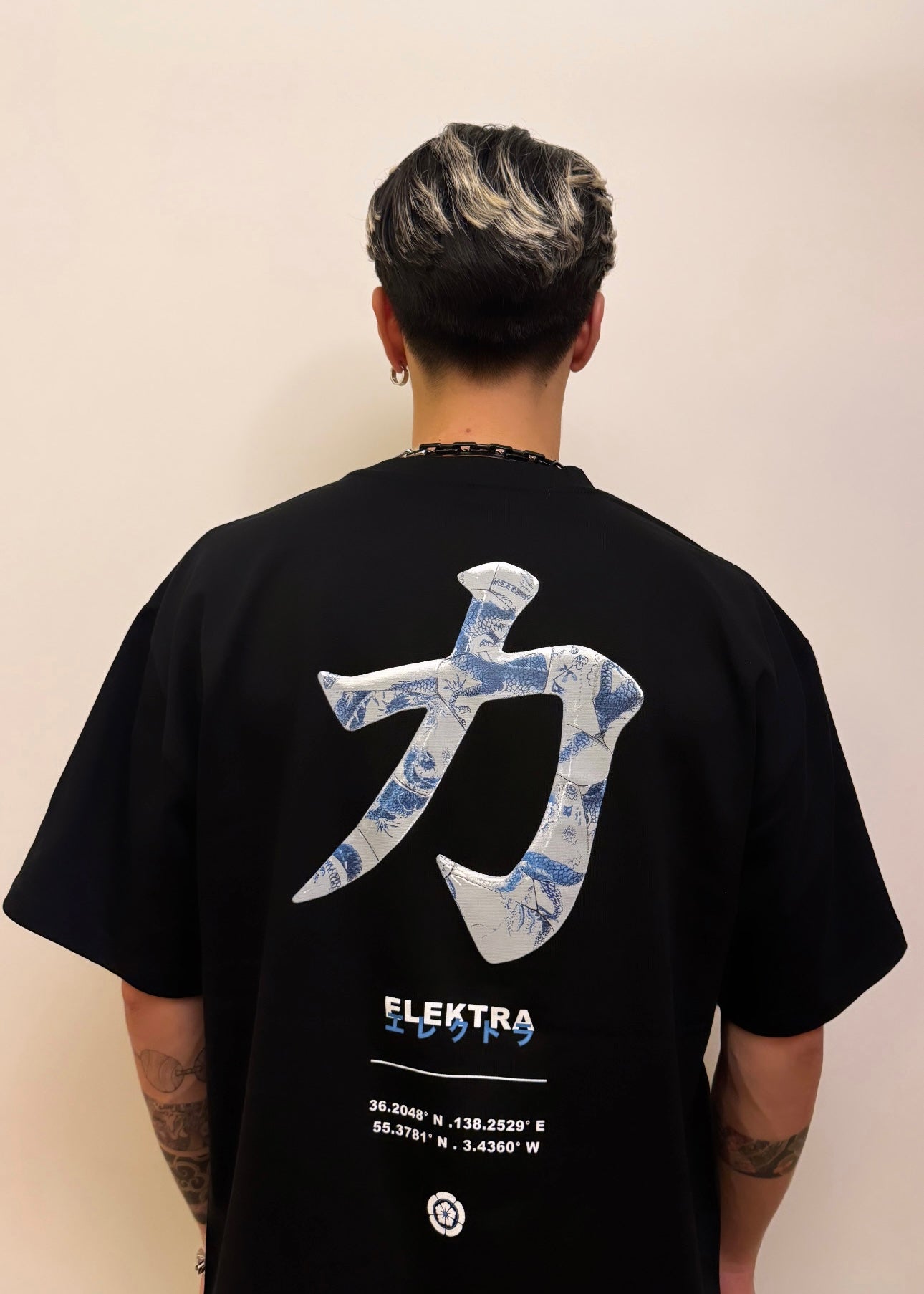 Glasiertes Porzellan-T-Shirt